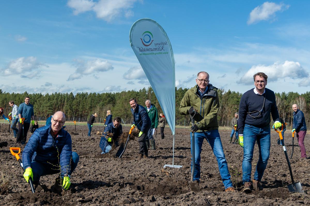 So viele Fleißige an den Spaten